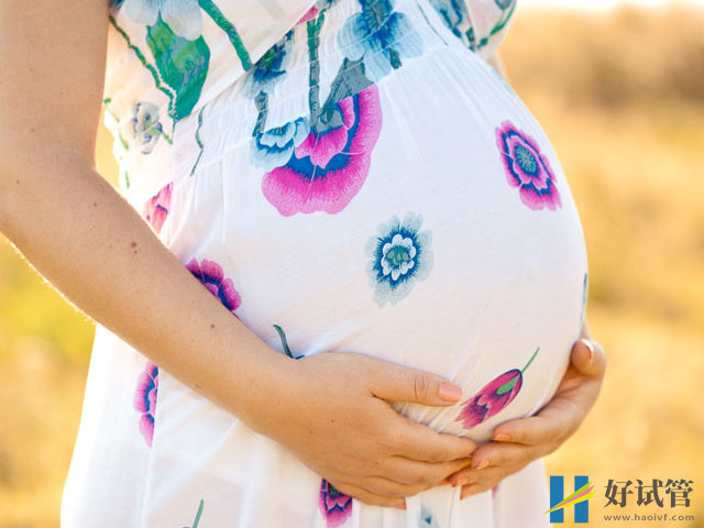 美卡测生男生女原理解析,准确度得到已生宝妈亲身验证(图1) 看肚子形状可以看出胎儿性别