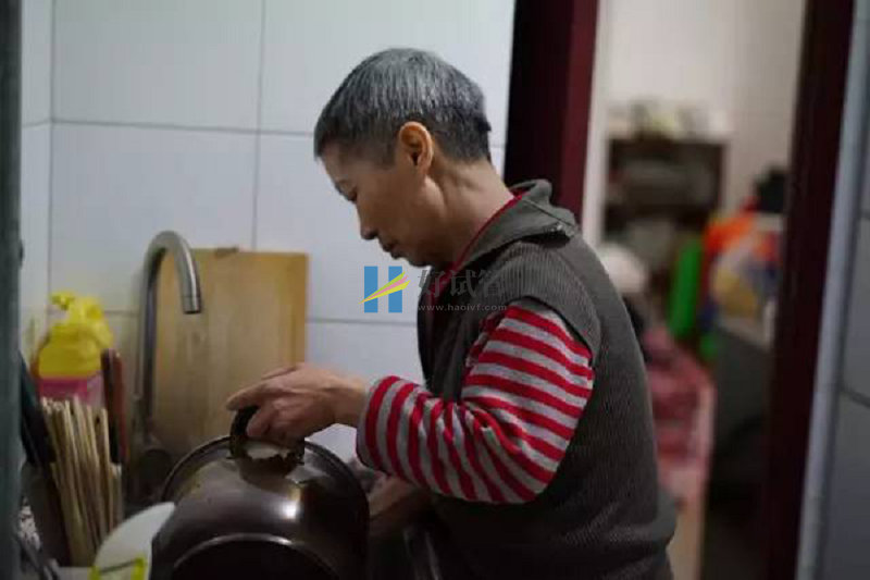 高龄失独女性诉说试管辛酸史,历经艰辛成功生下龙凤胎(图5) 失独母亲生孩子后现状