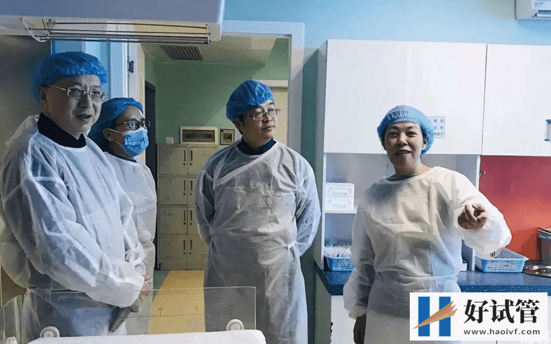 昆明市妇幼保健院试管婴儿指南,费用明细及成功率参考(图2) 昆明市妇幼保健院医生和护士