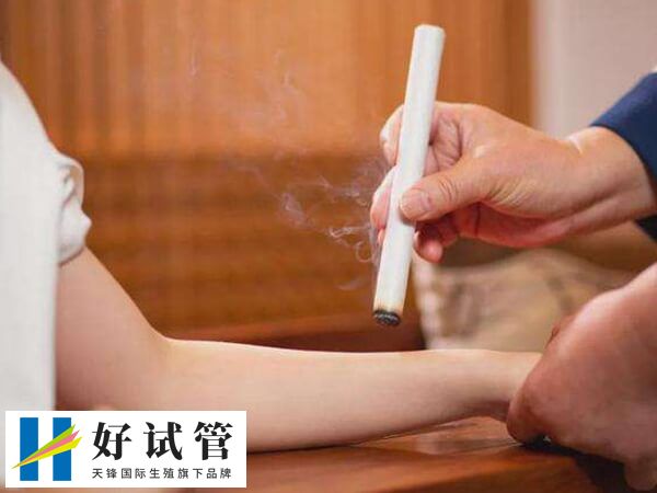 试管移植前针灸加艾灸有什么用(图1) 针灸加艾灸是中医常用的一种治疗方法